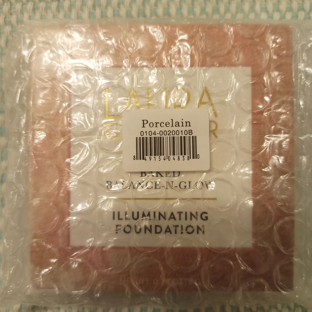 Laura Geller Baked Balance-N-Glow Illuminating Foundation - Porcelain